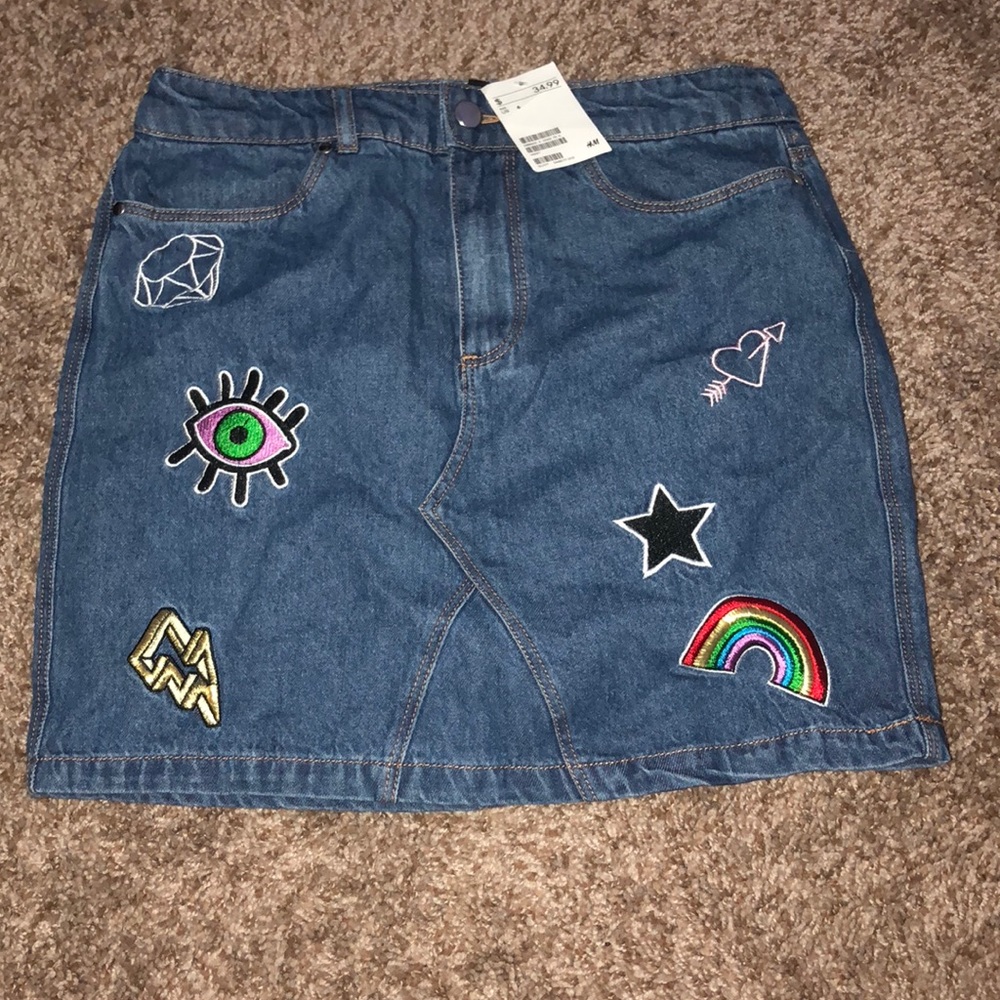Patched denim mini skirt!